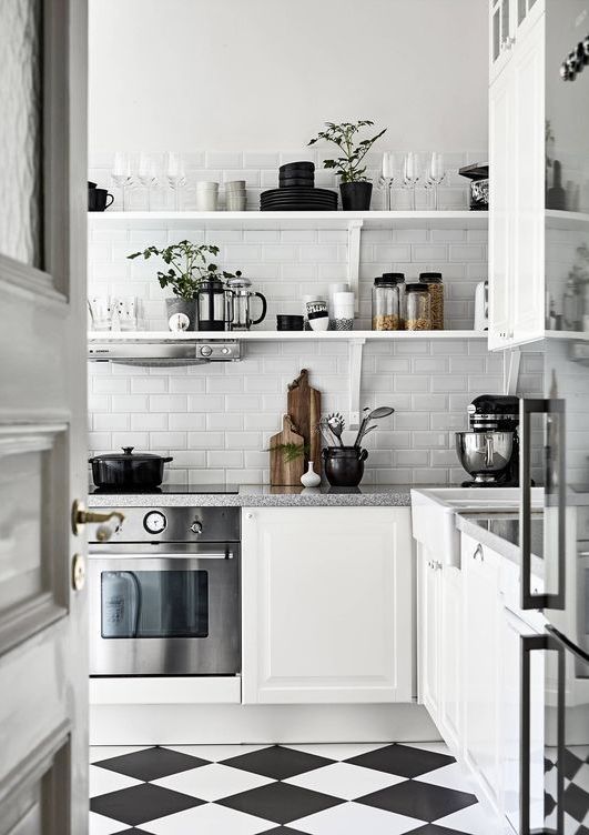 Minimalist Kitchen: Achieving Simplicity and Functionality in Your Home - 8