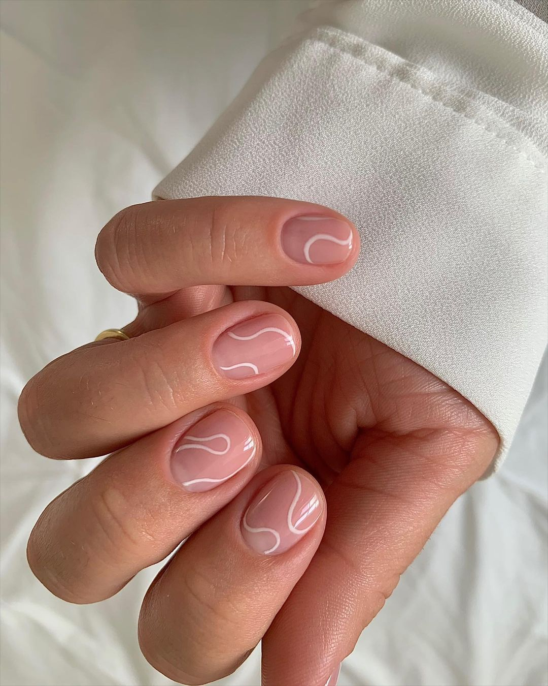 Exploring Minimalist Nails: The Ultimate Guide to Simplistic Elegance - 5