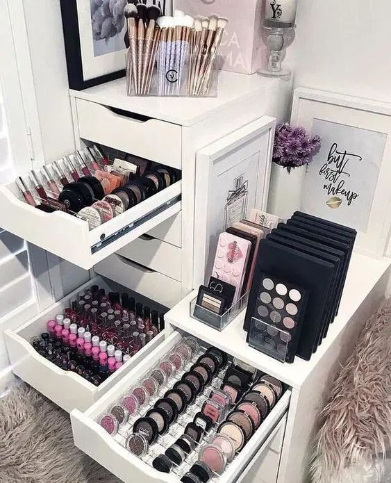 The Ultimate Guide to Makeup Organization: Achieve a Neat and Stylish Space - 7