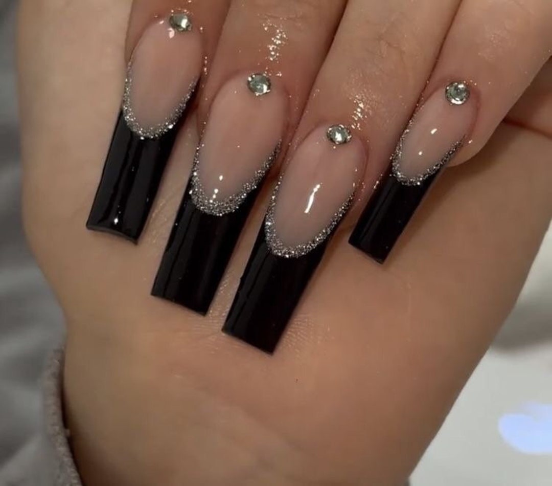 Perfect Black Nails for Every Occasion - 5