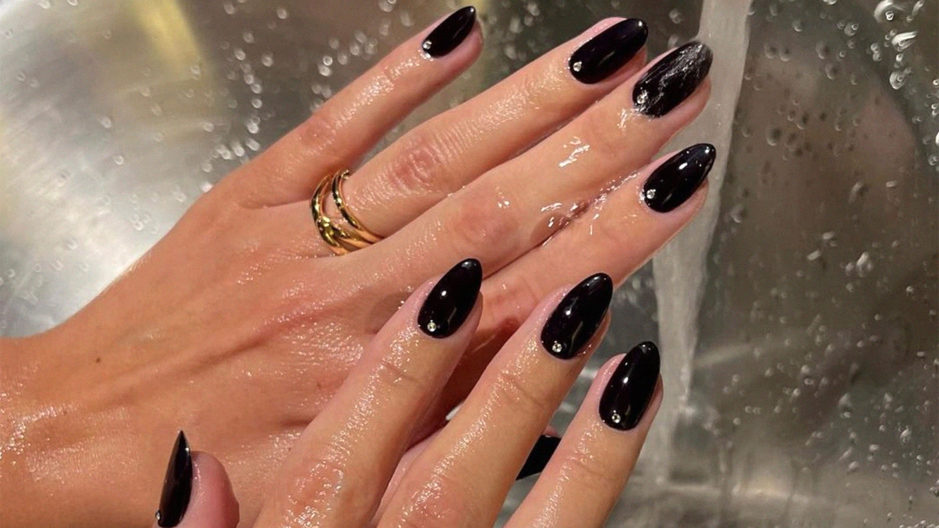 Perfect Black Nails for Every Occasion - 6