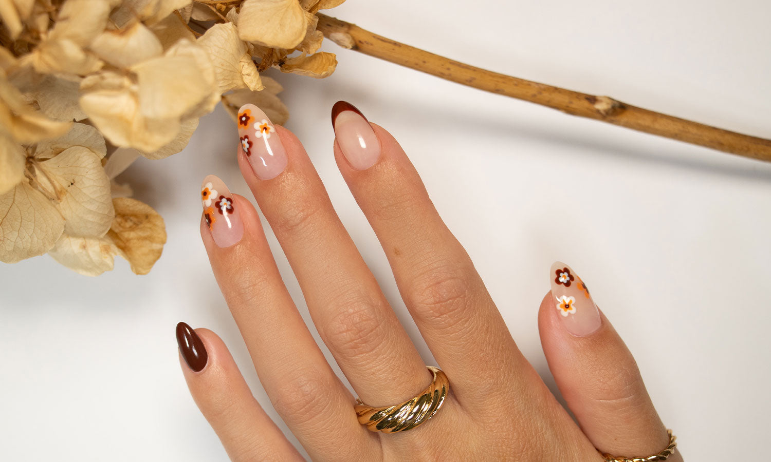 Autumn Nails: Trendy and Cozy Designs for the Fall Season - 5