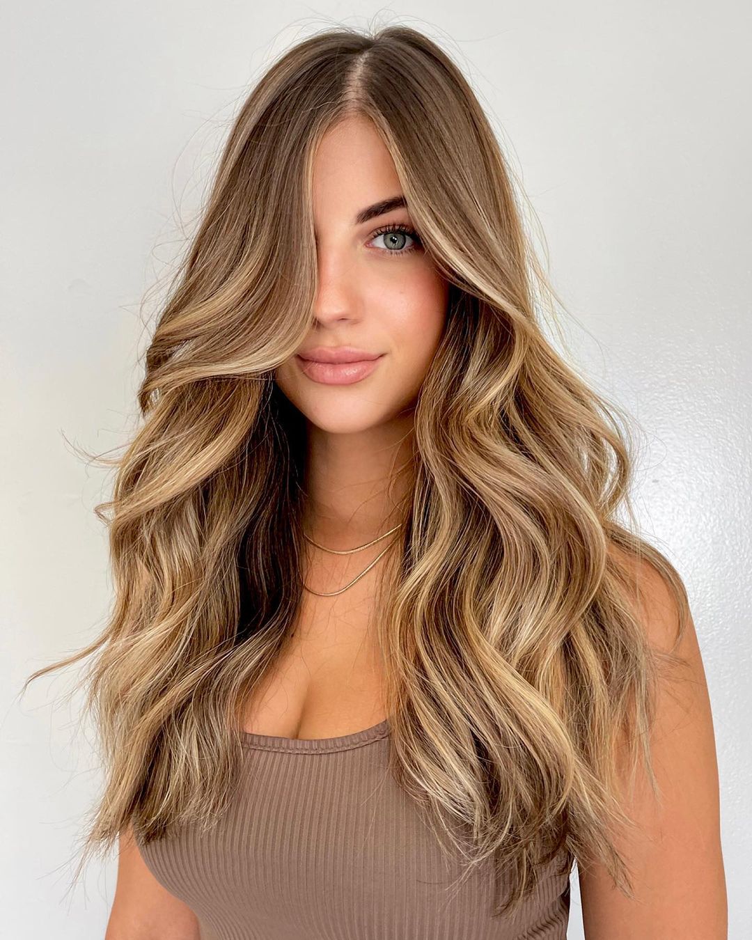 Light Brown Hair: The Ultimate Guide to Versatile and Chic Shades - 3