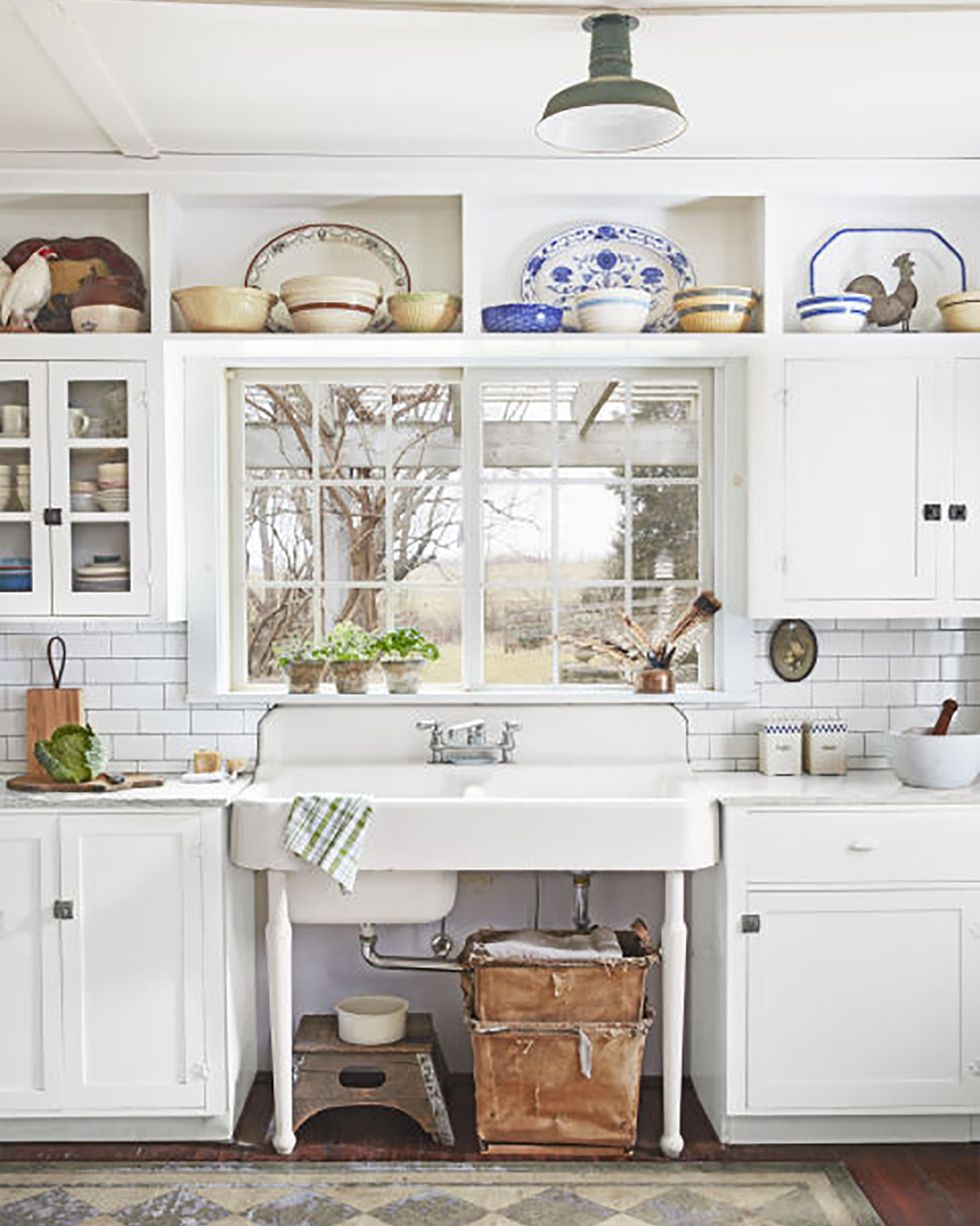 Old Farmhouse Kitchen: Reviving Classic Charm with Modern Touches - 1