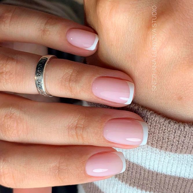 Short Classy Nails: Elegant Designs for Effortless Style - 5