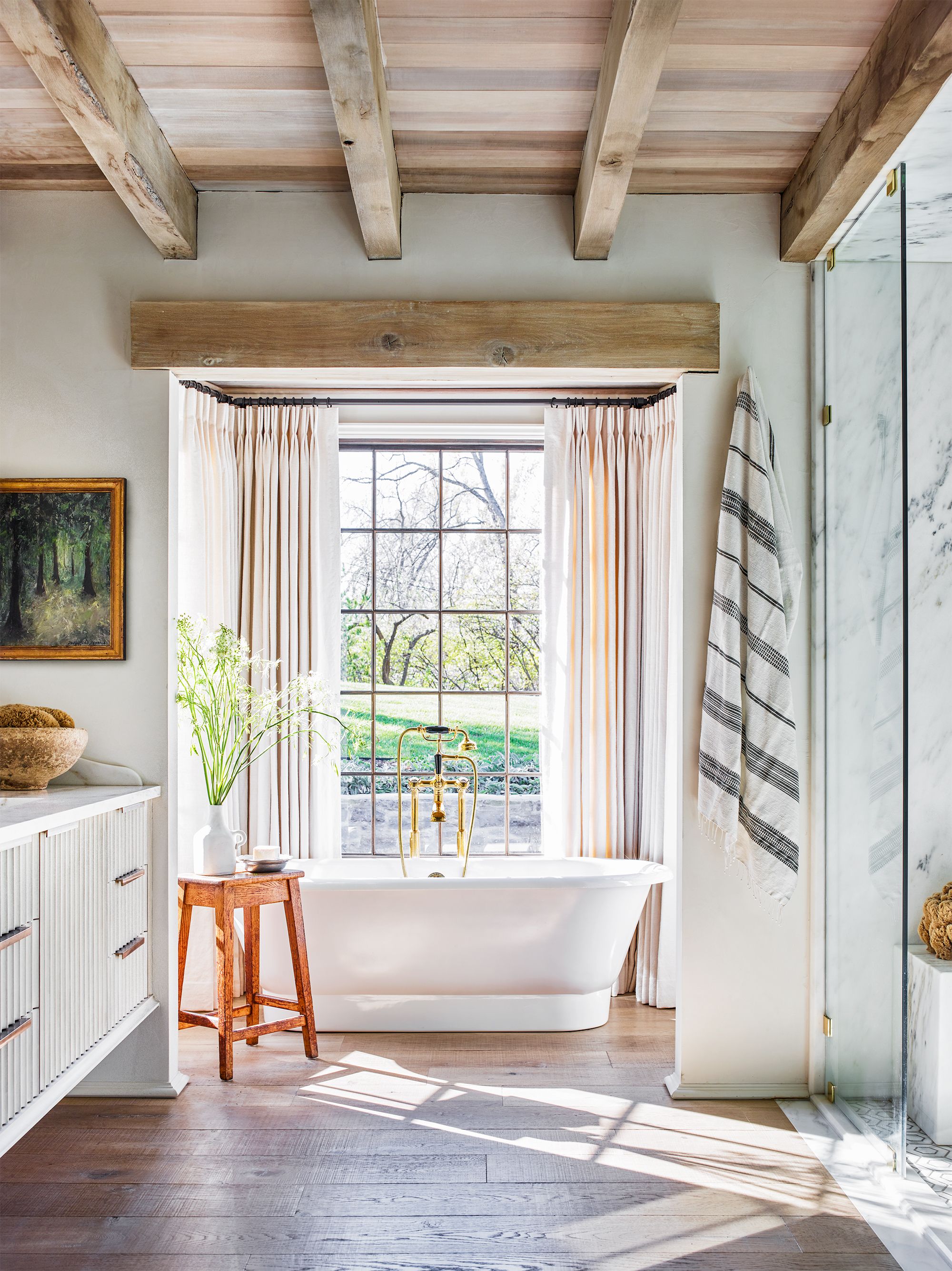 Modern Farmhouse Bathroom: A Blend of Rustic Charm and Contemporary Elegance - 10