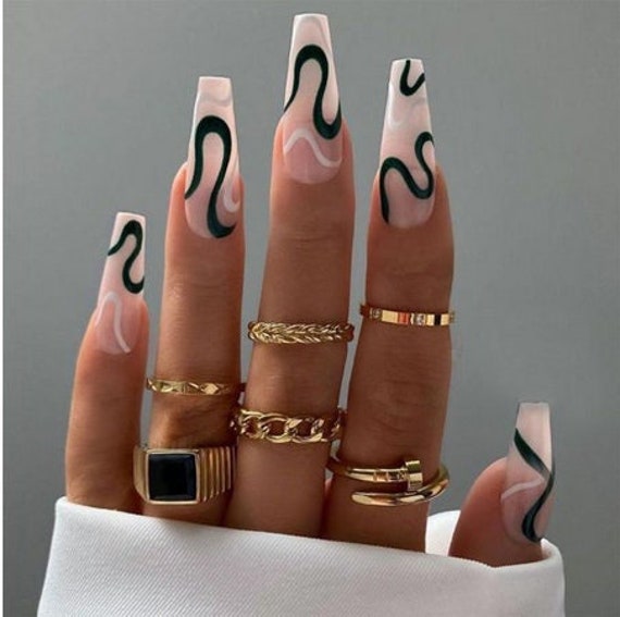 Coffin Nails: Bold and Beautiful Designs for a Stylish Manicure - 4