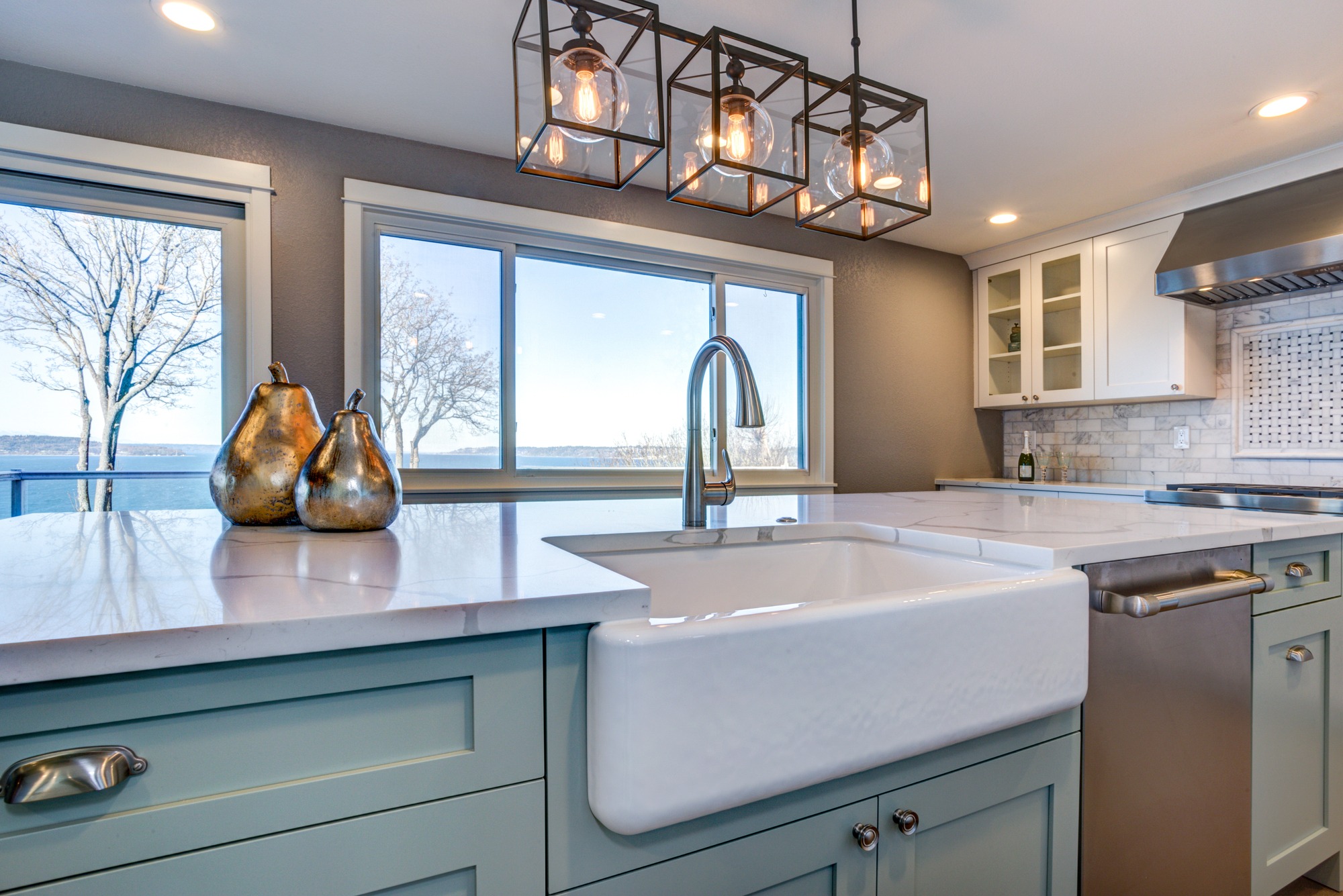 Everything You Need to Know About Choosing the Perfect Farmhouse Sink - 1