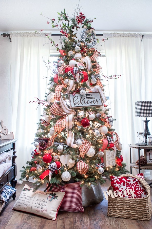 Farmhouse Christmas Tree Ideas: Bringing Rustic Charm to Your Holiday Decor - 2