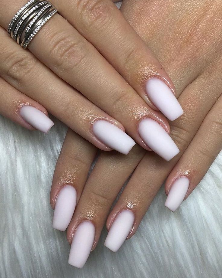 Milky White Nails: The Ultimate Trend for a Chic and Minimalist Look - 4