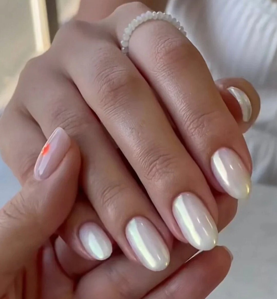 White Chrome Nails: The Ultimate Trend in Modern Manicure - 8